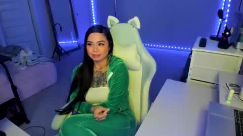 DOLLLFACE online show from November 20, 3:49 am