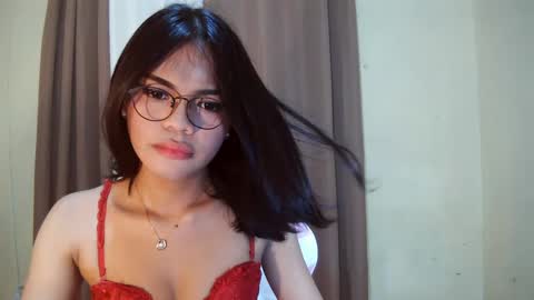 Snapshot of dolly_angel2 chatting on January 11, 11:02 am dolly_angel2 online show from January 11, 11:02 am