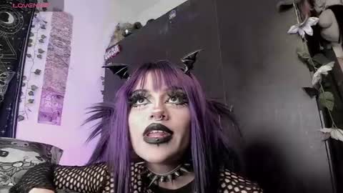 dolly_bones online show from August 1, 6:04 am