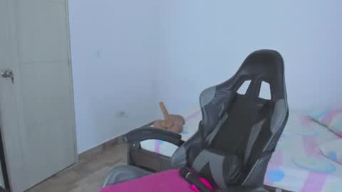 dolly walker online show from July 8, 8:01 pm