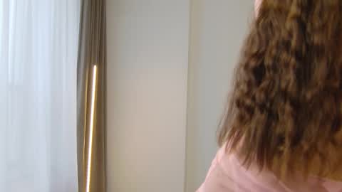 Dolly online show from December 2, 7:40 am