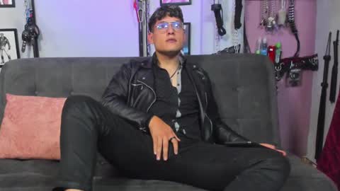 Snapshot of dom2travelers_sm chatting on February 16, 7:16 pm Diego Castell online show from February 16, 7:16 pm