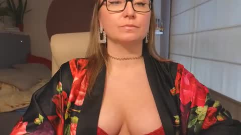 DOM MUMMY online show from April 18, 11:34 am