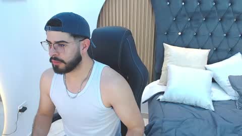 domboy  online show from May 14, 9:57 pm