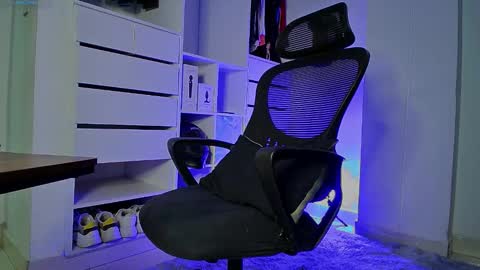 Donat Independent Model online show from November 15, 12:45 am