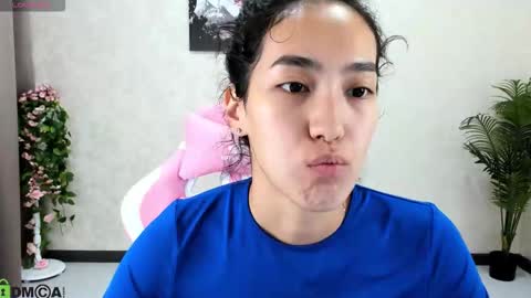 Snapshot of donnaa_drew chatting on October 12, 1:53 am Aura online show from October 12, 1:53 am
