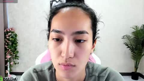 Snapshot of donnaa_drew chatting on October 7, 3:57 am Aura online show from October 7, 3:57 am