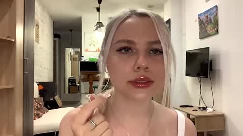 Snapshot of donnettakeblish chatting on October 29, 4:09 pm Stella online show from October 29, 4:09 pm