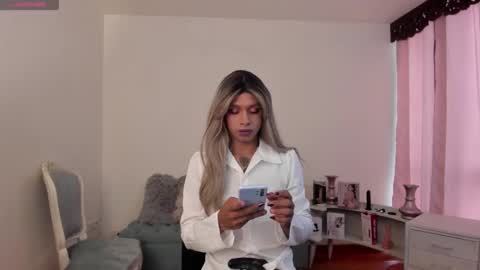 Nicolle online show from March 3, 1:34 pm