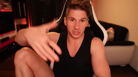 Dorian Reyes online show from October 9, 11:54 pm