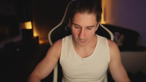 Dorian Reyes online show from March 28, 1:18 am