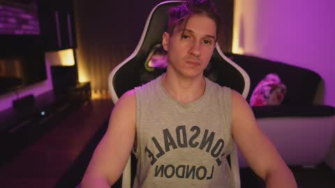 Dorian Reyes online show from March 22, 11:53 pm