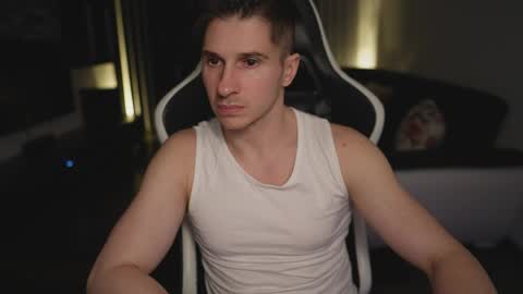 Dorian Reyes online show from April 18, 12:12 am