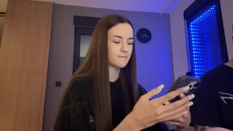 Alice and Mark online show from December 3, 1:15 am