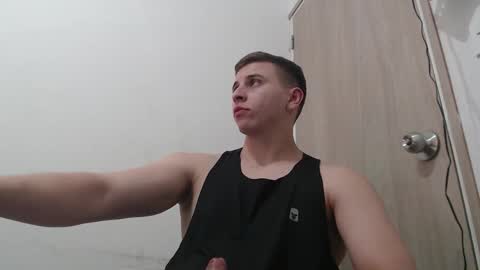 draco_boy2000 online show from February 26, 11:41 pm