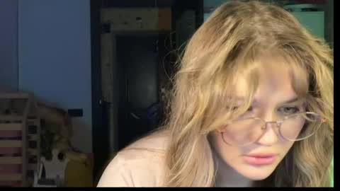 dream__lady online show from April 17, 6:32 pm