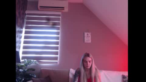 A girl online show from March 4, 8:11 am