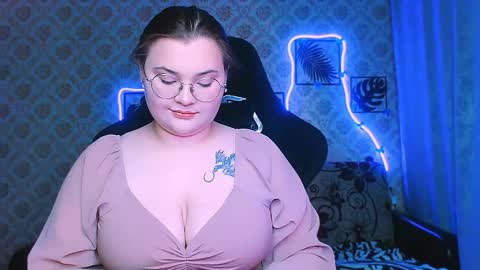 dreamforyoue2 online show from February 7, 8:23 pm