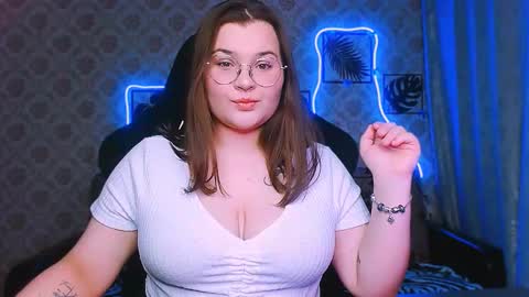 dreamforyoue2 online show from February 18, 7:02 pm