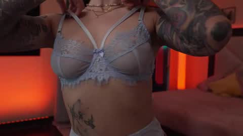 Sarah online show from December 19, 11:11 pm