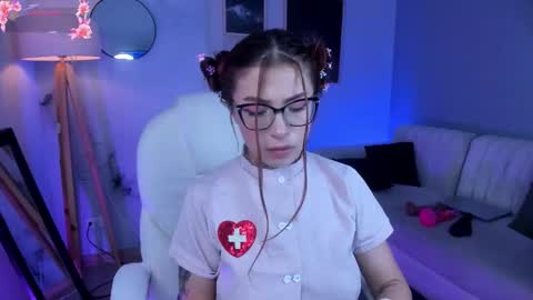 dreamleah_ online show from March 24, 9:54 pm