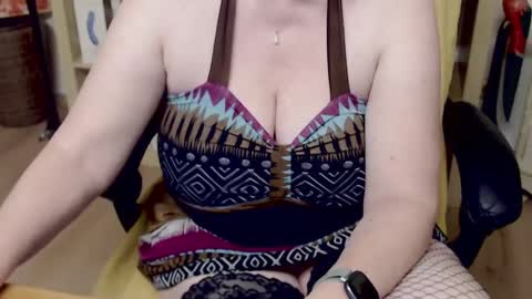 dreammilfi online show from December 18, 1:23 pm