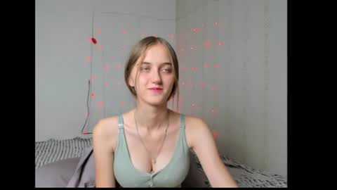 dreamy_pollyyy online show from July 4, 12:37 am