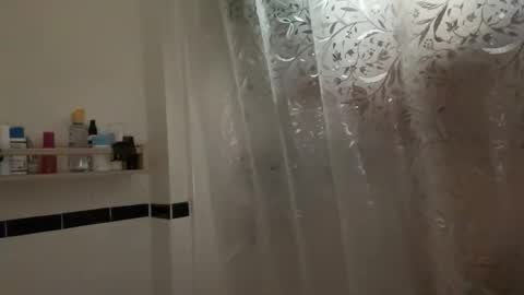 RIRI OR DREAMY online show from March 25, 3:08 pm