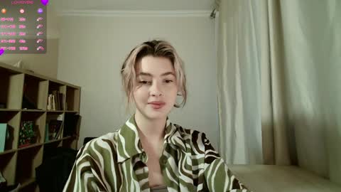 Dia online show from April 2, 3:19 pm