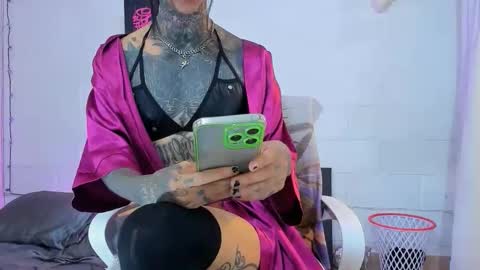 drippyorlove online show from June 5, 2:11 pm