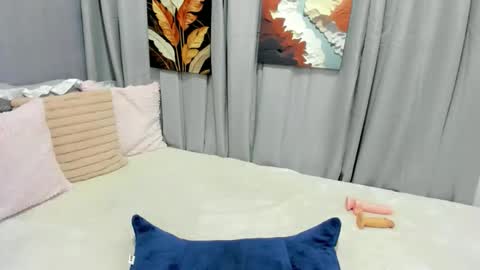 miss. Erika online show from April 16, 1:00 pm