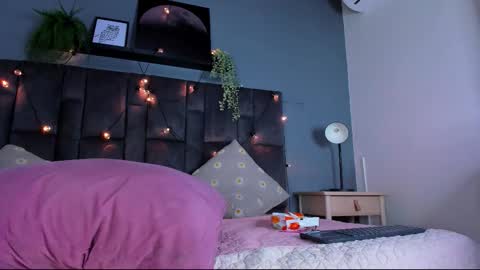 DULCE AURORA online show from February 16, 1:37 am