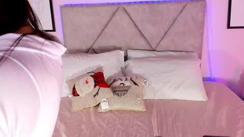 Dulcee Garcia online show from December 17, 4:19 am