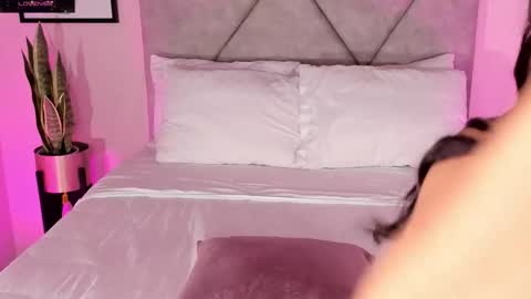 Dulcee Garcia online show from December 2, 4:32 am