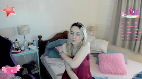 Snapshot of dulcejulia chatting on October 12, 9:38 pm Sweetnina online show from October 12, 9:38 pm