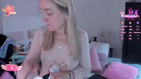 Snapshot of dulcejulia chatting on September 30, 9:03 pm Sweetnina online show from September 30, 9:03 pm