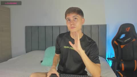 Dustin Levy online show from December 2, 12:53 am