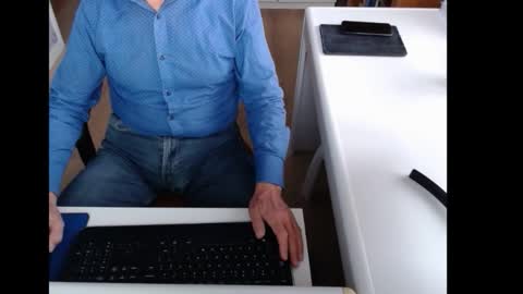 dutchpornking2 online show from October 11, 7:57 am