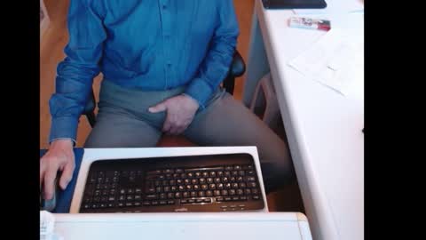 dutchpornking2 online show from March 14, 8:29 am