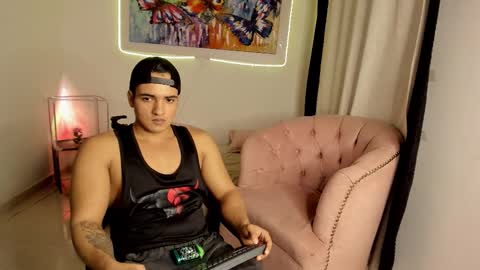 dwayne_esteven10 online show from February 1, 10:29 pm