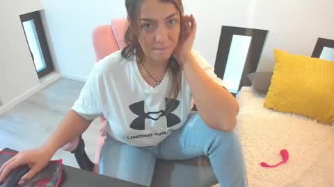 dayana online show from December 1, 7:50 am