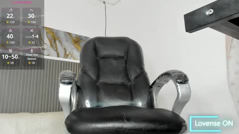 dyla_n18_ online show from April 6, 4:46 am