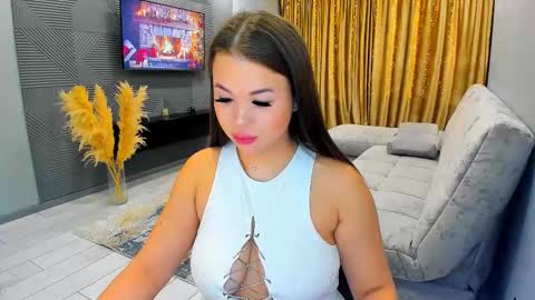 easternbeautyy online show from December 8, 6:06 pm