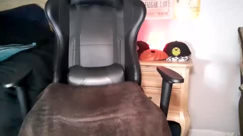 TWITTER   INSTAGRAM    easybreezy20   ONLINE 1230 AM TO 7AM online show from September 21, 7:12 am