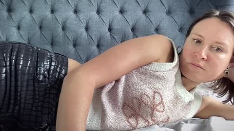 Snapshot of eatmypie69 chatting on October 17, 9:46 am Nadia Ferreira  online show from October 17, 9:46 am