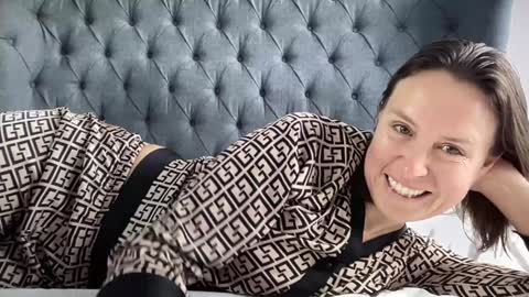 Nadia Ferreira  online show from November 10, 11:57 am