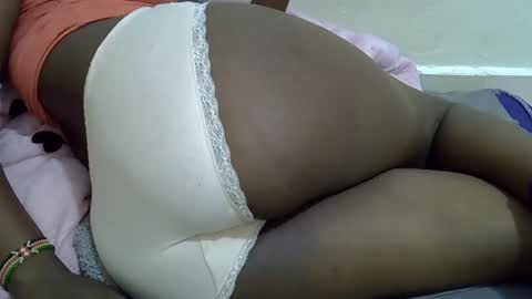 ebony_cuttey30 online show from June 6, 6:36 pm