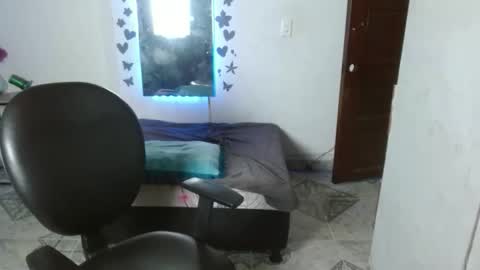 ebony_luna1 online show from April 1, 10:28 pm