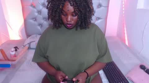 Snapshot of ebony_neighbormoans chatting on October 17, 3:32 am LINA online show from October 17, 3:32 am