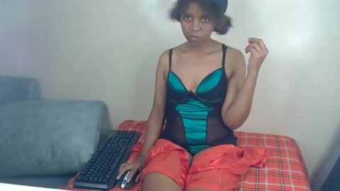 ebony_sluttt online show from September 18, 8:40 am